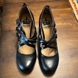 CROWN VINTAGE 10 black pumps